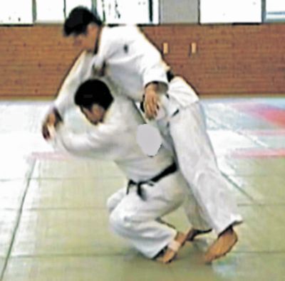 Теория и методика детско-юношеского дзюдо - i_069.jpg