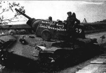 Тяжёлый танк КВ в бою - _061.jpg