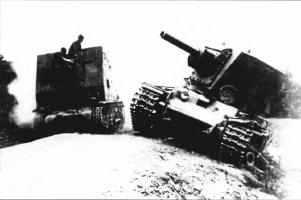 Тяжёлый танк КВ в бою - _072.jpg