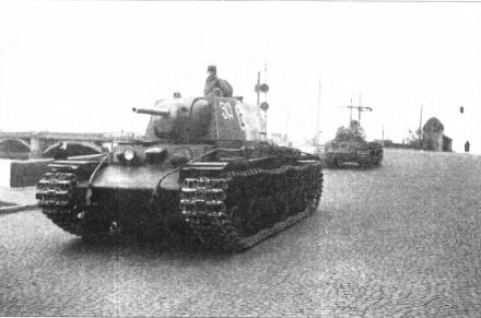 Тяжёлый танк КВ в бою - _102.jpg