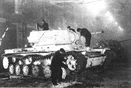Тяжёлый танк КВ в бою - _111.jpg