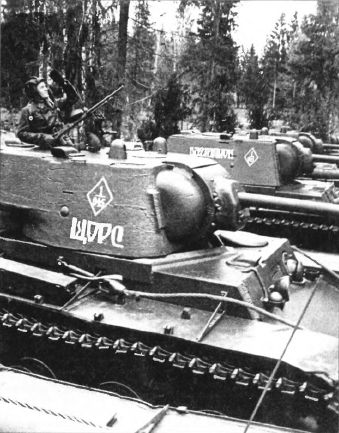 Тяжёлый танк КВ в бою - _131.jpg