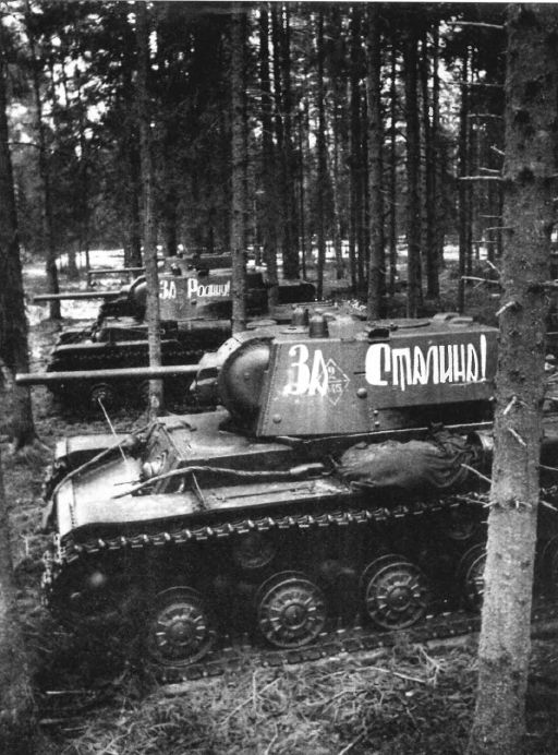 Тяжёлый танк КВ в бою - _151.jpg