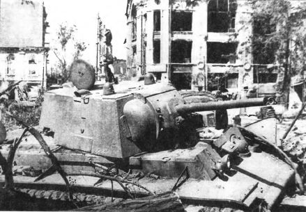 Тяжёлый танк КВ в бою - _172.jpg