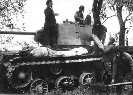 Тяжёлый танк КВ в бою - _182.jpg