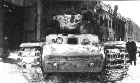 Тяжёлый танк КВ в бою - _242.jpg