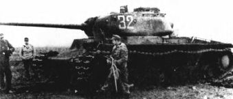 Тяжёлый танк КВ в бою - _291.jpg