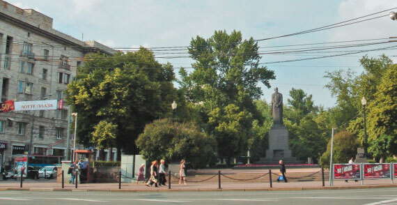 Москва в кино. 100 удивительных мест и фактов из любимых фильмов - i_186.jpg