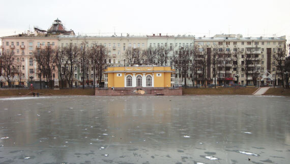 Москва в кино. 100 удивительных мест и фактов из любимых фильмов - i_261.jpg