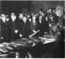 Повседневная жизнь Берлина при Гитлере - i_039.jpg