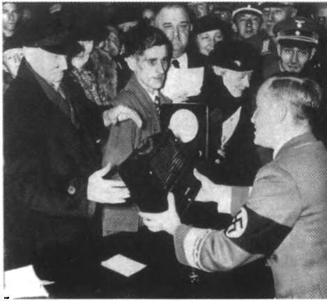 Повседневная жизнь Берлина при Гитлере - i_041.jpg