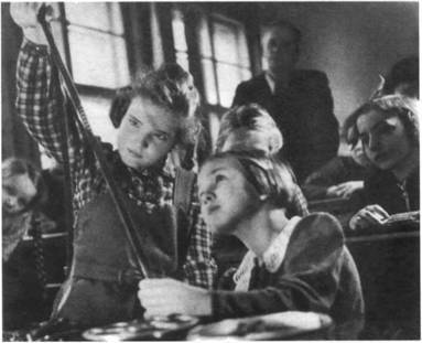 Повседневная жизнь Берлина при Гитлере - i_043.jpg