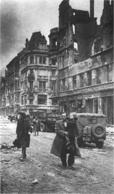 Повседневная жизнь Берлина при Гитлере - i_053.jpg