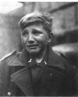 Повседневная жизнь Берлина при Гитлере - i_057.jpg