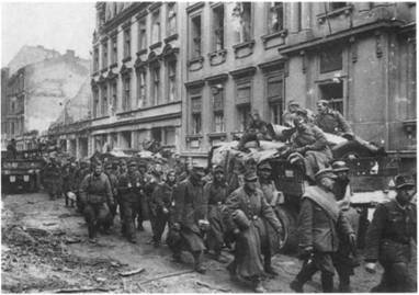 Повседневная жизнь Берлина при Гитлере - i_059.jpg