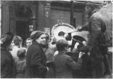 Повседневная жизнь Берлина при Гитлере - i_060.jpg