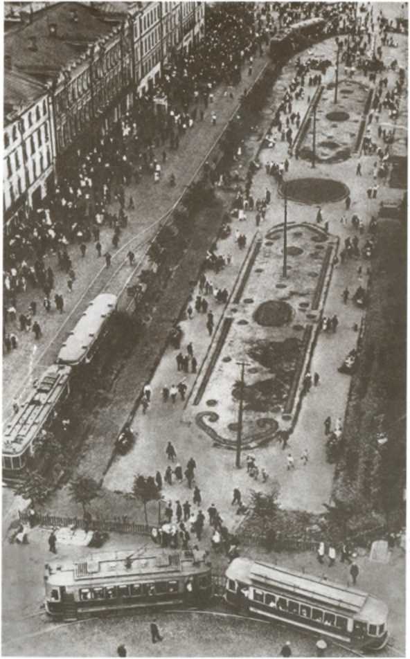 Повседневная жизнь Москвы в сталинскую эпоху, 1920-1930 годы - i_002.jpg