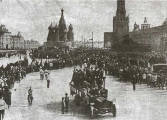 Повседневная жизнь Москвы в сталинскую эпоху, 1920-1930 годы - i_038.jpg