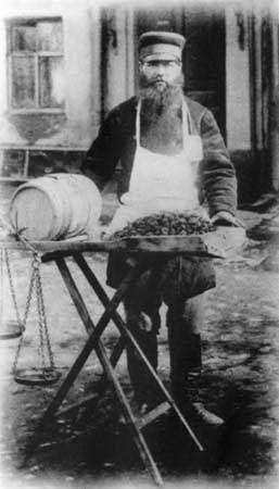 Повседневная жизнь Петербурга на рубеже XIX— XX веков; Записки очевидцев - _31.jpg