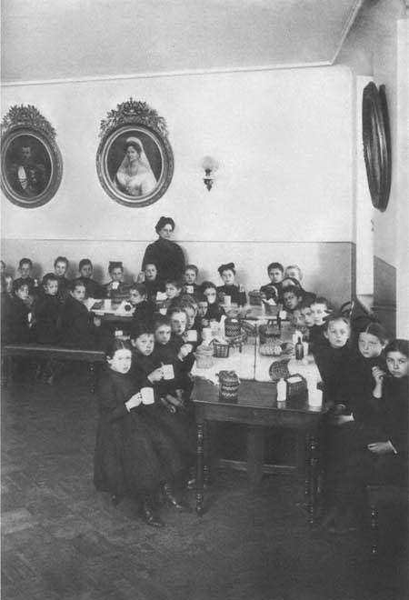 Повседневная жизнь Петербурга на рубеже XIX— XX веков; Записки очевидцев - _70.jpg