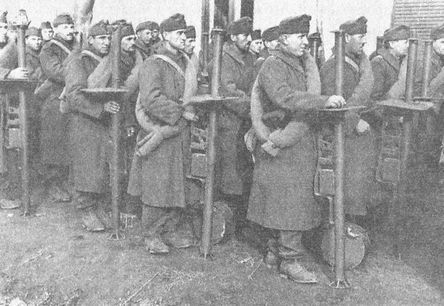 «Фаустники» в бою - i_153.jpg