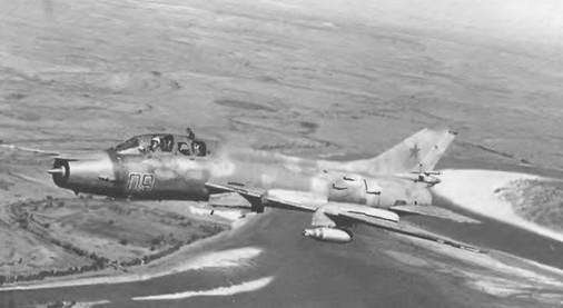 Энциклопедия современной военной авиации 1945-2002: Часть 1. Самолеты - pic_349.jpg