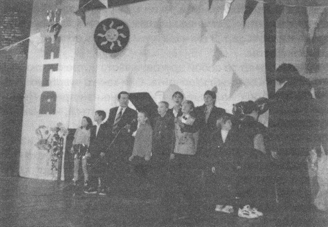 Хроники. От хулигана до мечтателя - _19UchastnikikonkursaCHungaCHangaiIosifKobzon.jpg