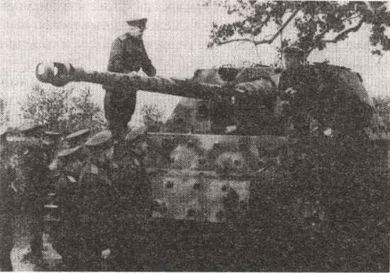 «Тигры» горят! Разгром танковой элиты Гитлера - i_001.jpg