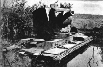 Тяжелый танк КВ в бою - i_004.jpg