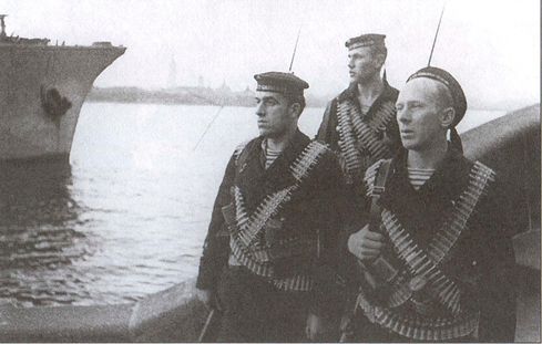 У стен Ленинграда - i_029.jpg