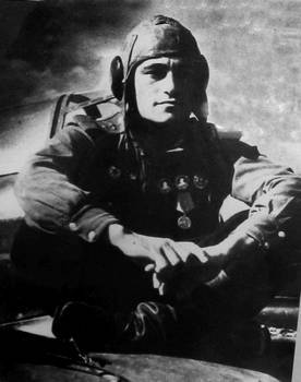 Великие советские асы. 100 историй о героических боевых летчиках - i_003.jpg