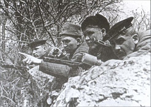 Июль 1942 года. Падение Севастополя - i_021.jpg