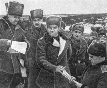 Гвардейцы Сталинграда идут на запад - i_017.jpg