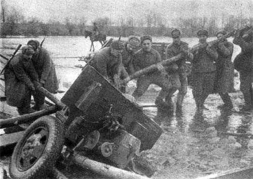 Гвардейцы Сталинграда идут на запад - i_024.jpg