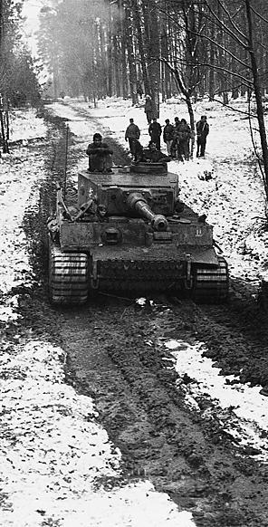 «Тигры» в грязи. Воспоминания немецкого танкиста - i_001.jpg