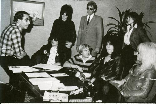 Грязь. Motley crue. Признание наиболее печально известной мировой рок-группы - imgBE5C.jpg