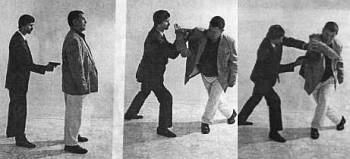 Шаг-маятник. Искусство уклонения от выстрелов, методы скоростной стрельбы и техника обезоруживания - _265.jpg_0