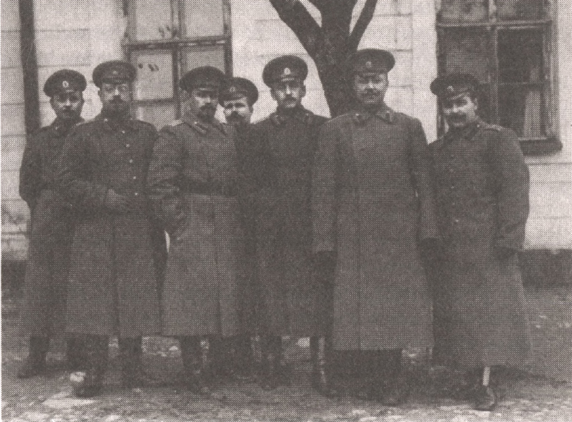 10 мифов о России - oficery_stavki.jpg