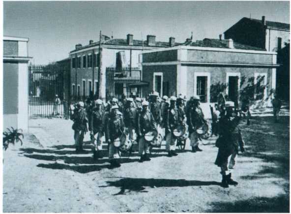 Повседневная жизнь Французского Иностранного легиона: «Ко мне, Легион!» - i_054.jpg