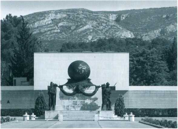 Повседневная жизнь Французского Иностранного легиона: «Ко мне, Легион!» - i_064.jpg