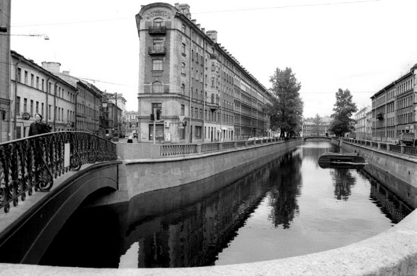Легендарные улицы Санкт-Петербурга - i_008.jpg