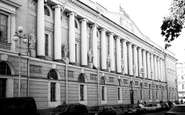 Легендарные улицы Санкт-Петербурга - i_032.jpg