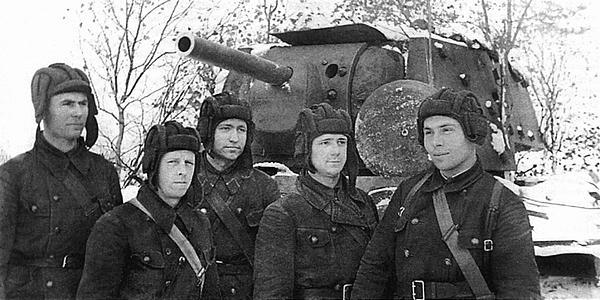 КВ. «Клим Ворошилов» — танк прорыва - i_214.jpg