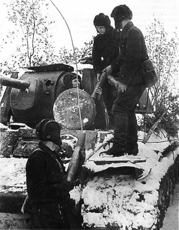 КВ. «Клим Ворошилов» — танк прорыва - i_215.jpg