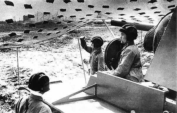 КВ. «Клим Ворошилов» — танк прорыва - i_219.jpg