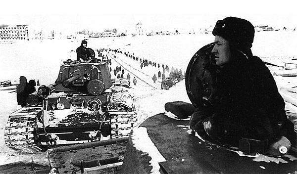 КВ. «Клим Ворошилов» — танк прорыва - i_222.jpg