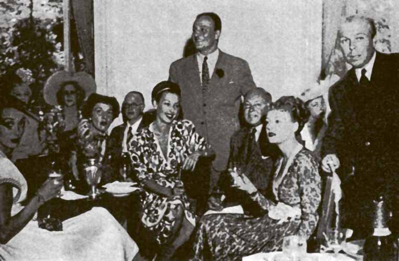 Тайны парижских манекенщиц (сборник) - i_030.jpg