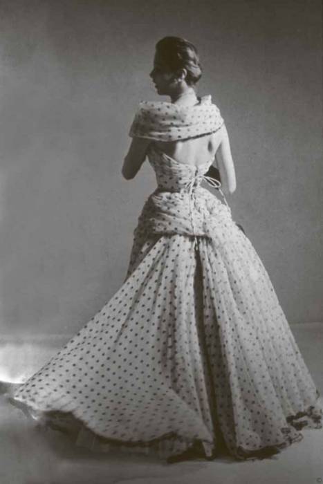 Тайны парижских манекенщиц (сборник) - i_031.jpg