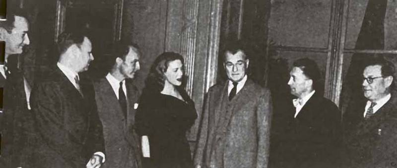 Тайны парижских манекенщиц (сборник) - i_034.jpg