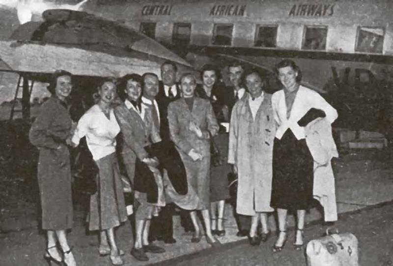 Тайны парижских манекенщиц (сборник) - i_055.jpg